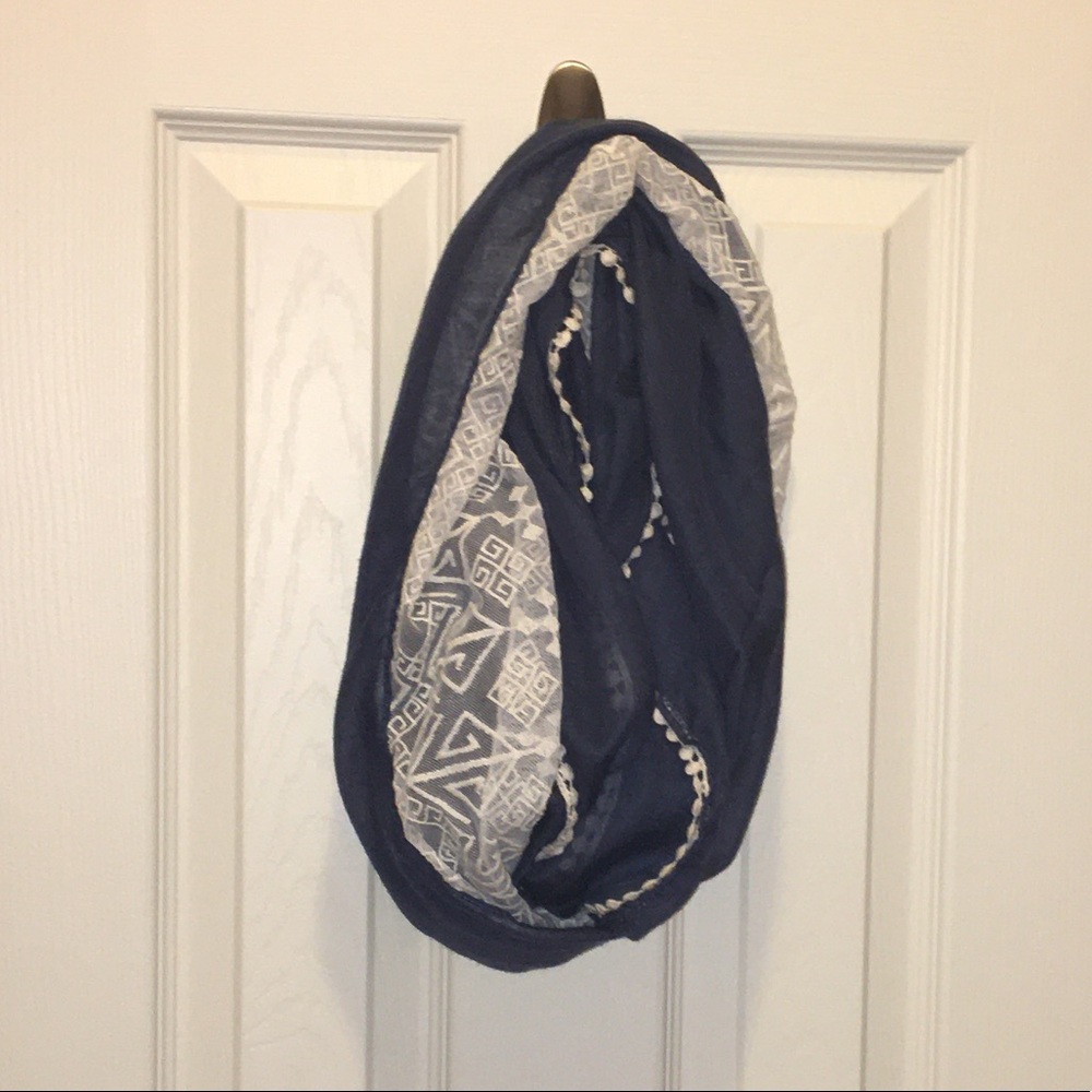 Vanity Infinity Scarf - Picture 4 of 4